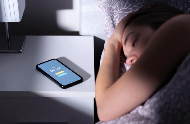 Науката зад бутона „snooze“: защо го натискаме и как да прекъснем този цикъл