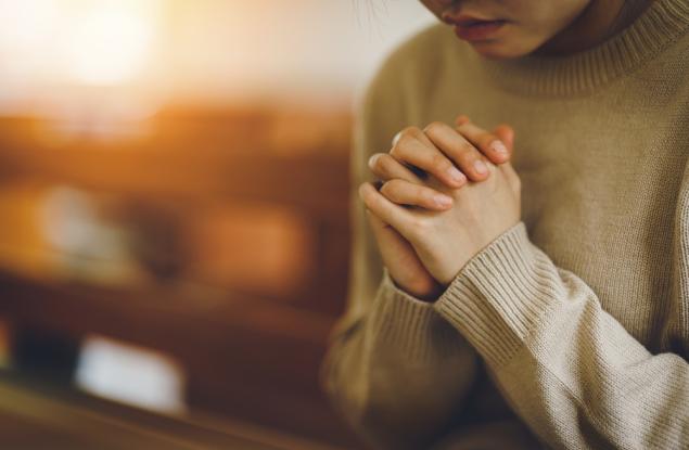 Виц: Порноактриса се изповядва