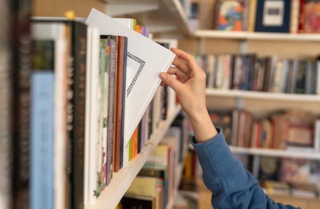 Виц: Препоръчайте ми книга за болен