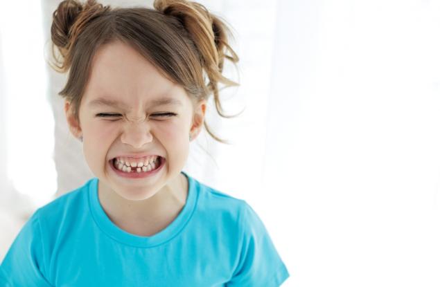 Нормално ли е скърцането със зъби при децата
