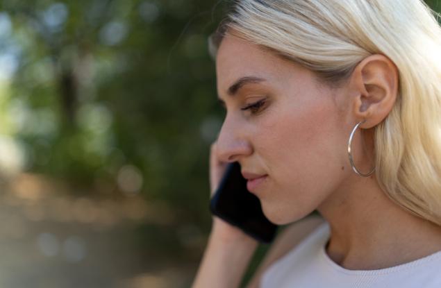 Виц: Блондинка звъни разтревожена в полицията