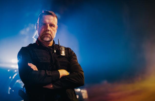 Виц: Момченце отваря вратата и вижда полицай