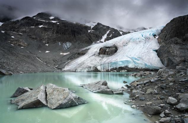 Наводнения от ледникови езера застрашават 15 милиона души по света