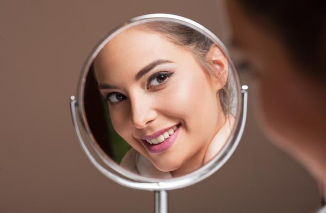 Виц: Огледалце, огледалце, коя е най-красивата на земята?