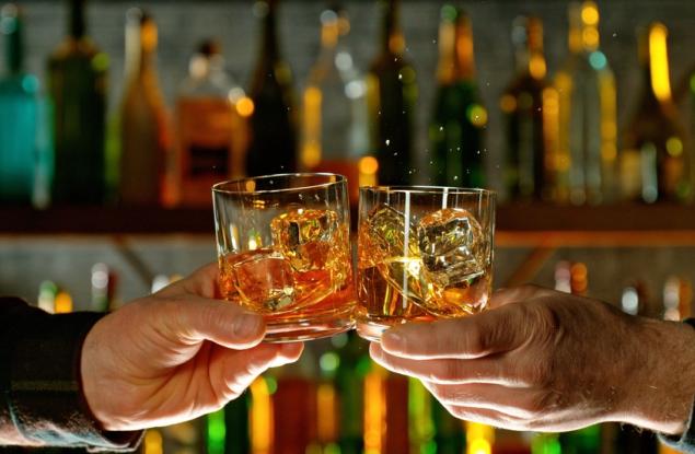 Виц: Не обичам да се напивам в присъствието на жена ми