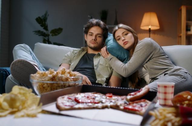 Виц: Скучно живеем с теб