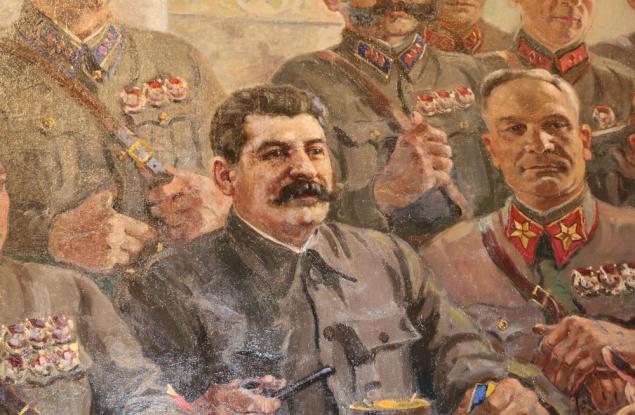 Виц: На Червения площад в Москва, Русия някакъв човек крещял