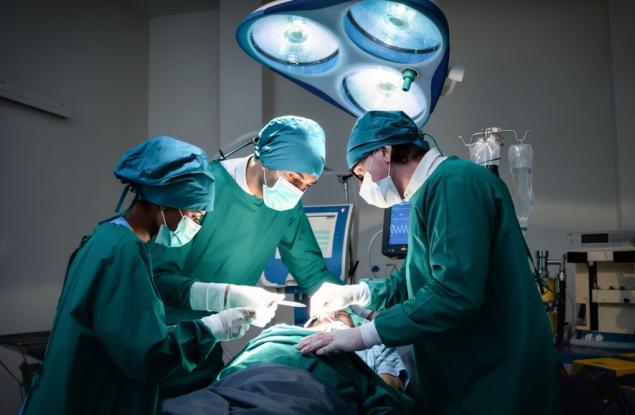 Как един обикновен „хлабав възел“ може да помогне на хирурзите да извършват съвършения шев