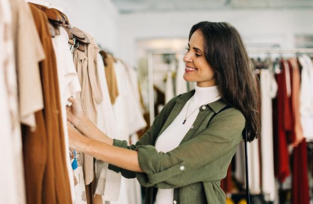 Български моден бранд създава нови дрехи и аксесоари от преизползвани облекла