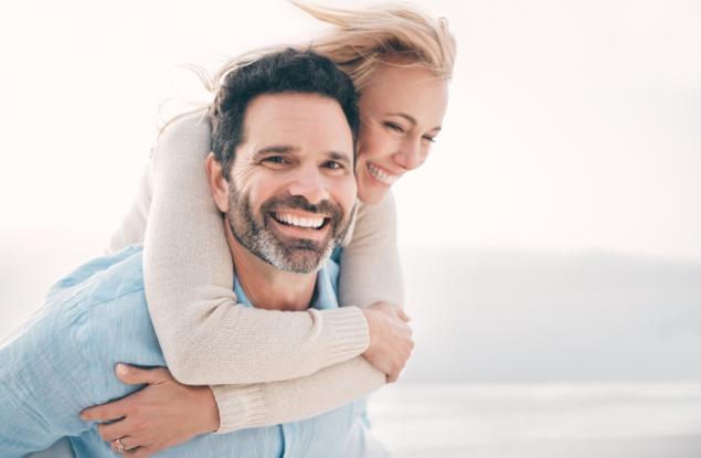 Признаците, че един мъж се чувства щастлив покрай вас