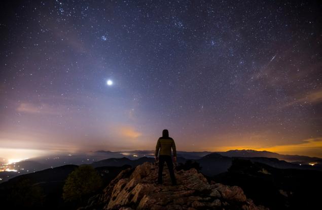 Любителите астрономи могат да наблюдават сияние, известно като зодиакална светлина