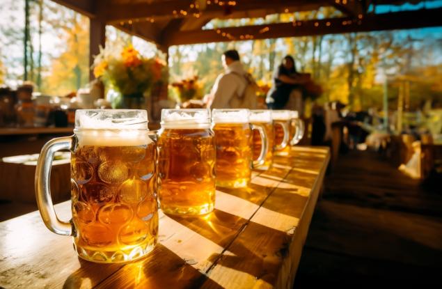 Виц: Защо си слагаш бира в кафето?