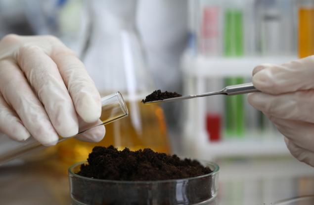 Микроорганизми с мисия да изчистят токсичните почви в Европа