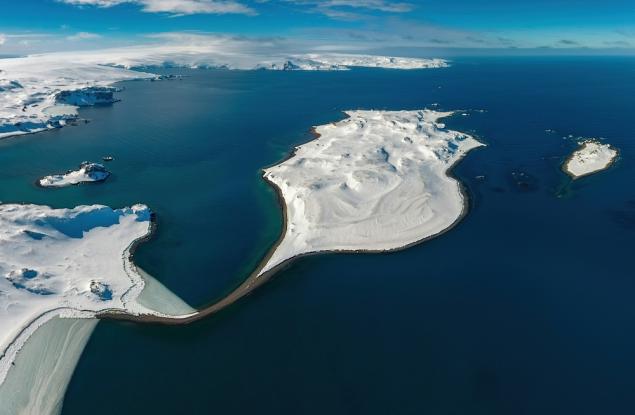 Учени установиха защо въздухът над Южния океан е най-чистият на Земята 