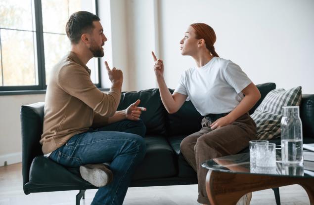 Виц: Скъпи, добре ли съм се гримирала?