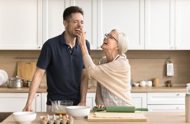 Виц: Сине, гладен ли си?