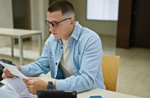 Виц: Студент на изпит в Русия