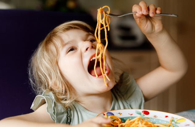 Детето обича само макарони, отказва друго 