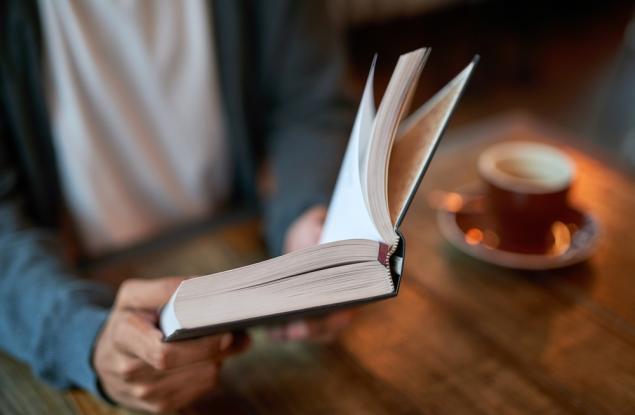 Виц: Колко струва този книгоразделител?