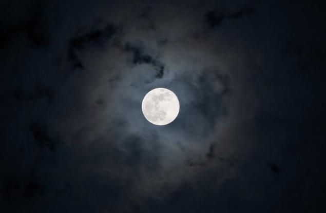 Вече можем да наблюдаваме как Луната закрива звезди от купа Плеяди