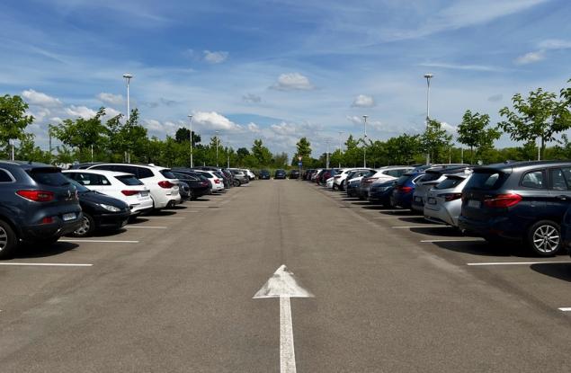 Виц: Празно място за паркиране