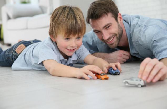 Играта с татко прави децата по-стабилни емоционално