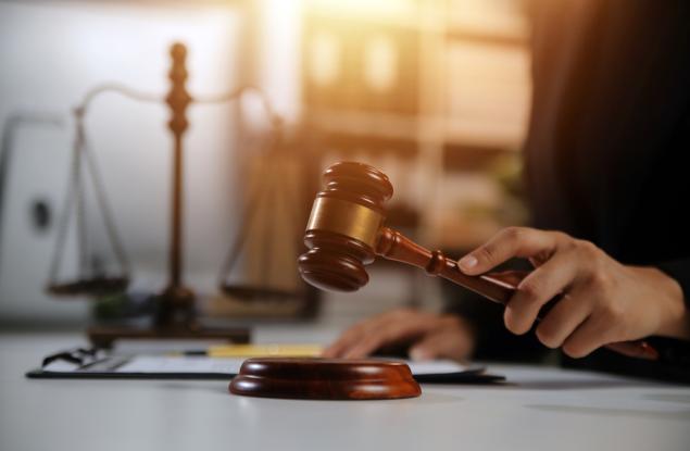 Виц: След 33 години брак