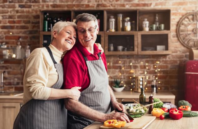 Виц: - Пено, тея дни нещо ми намаляа лайковете!