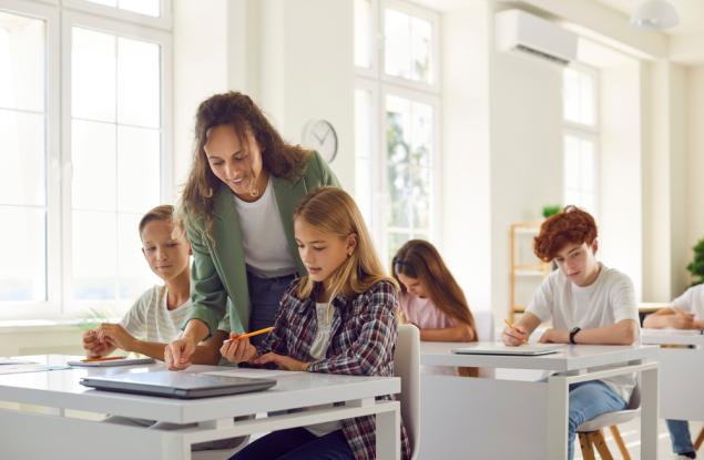 Виц: Ученици, трябва да сте по-самостоятелни! 