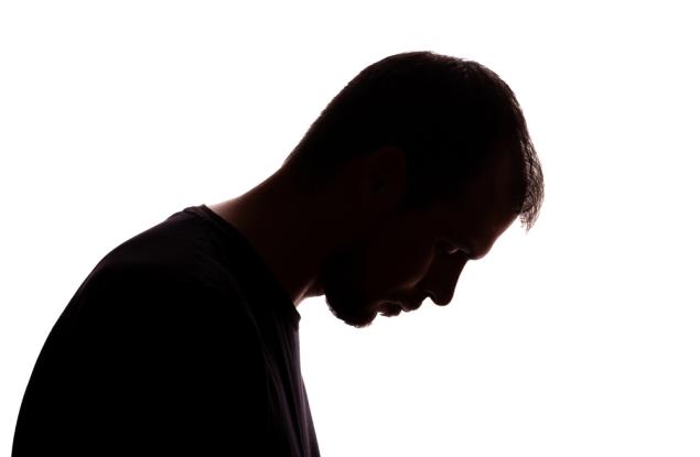 Пиша това, докато седя в стаята, която някога беше изпълнена с плакати на супергерои и мирис на ученически несесери