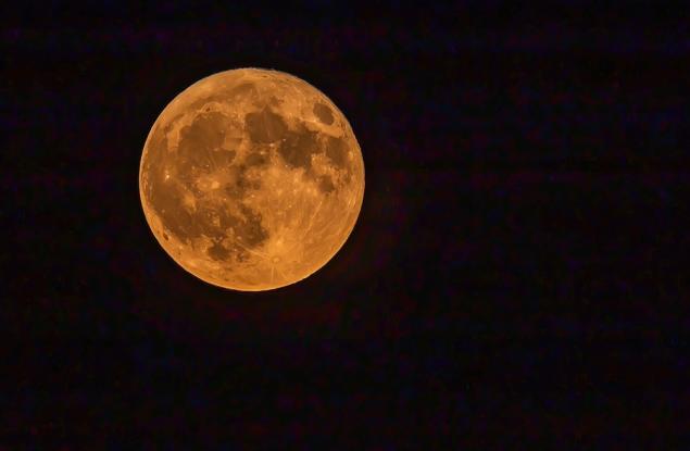 Утре ще наблюдаваме първата суперлуна за тази година