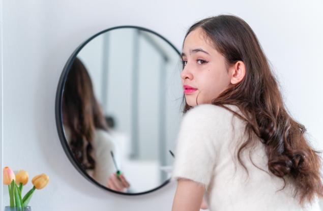 Научете тийнейджърката да обича себе си 