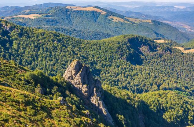 Виц: С всеки изяден шоколад се отдалечаваш с десет метра от плажа