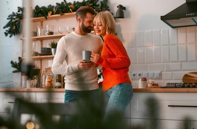 Виц: Скъпа, да направим нещо щуро тази вечер!