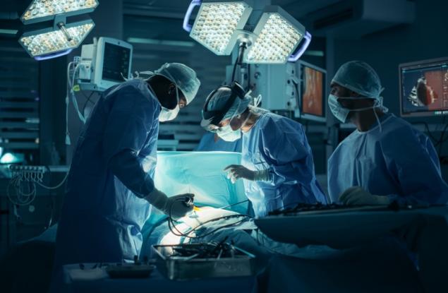 За първи път лекари извършиха коронарен байпас, без да отварят гръдния кош на пациента