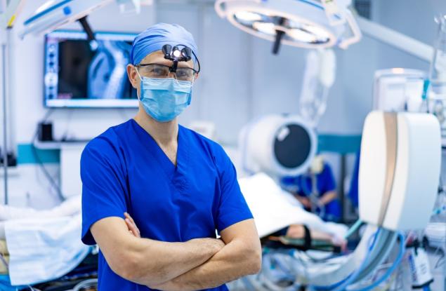 Виц: Хирург се интересува какви случаи има за днес