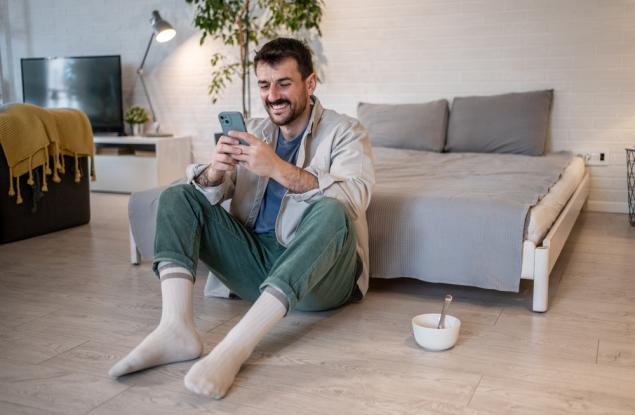 Виц: Тате, мама поръча да ходиш из хола по чорапи