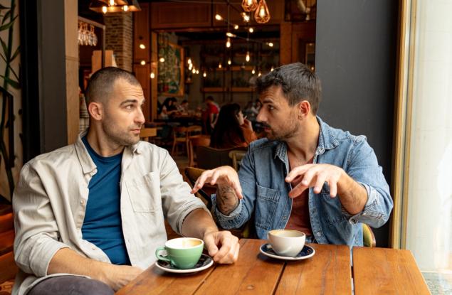 Виц: Как преживяваш буриите в брака?