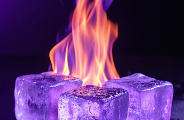 Учени създадоха нова форма на лед при температура над 2000 °C