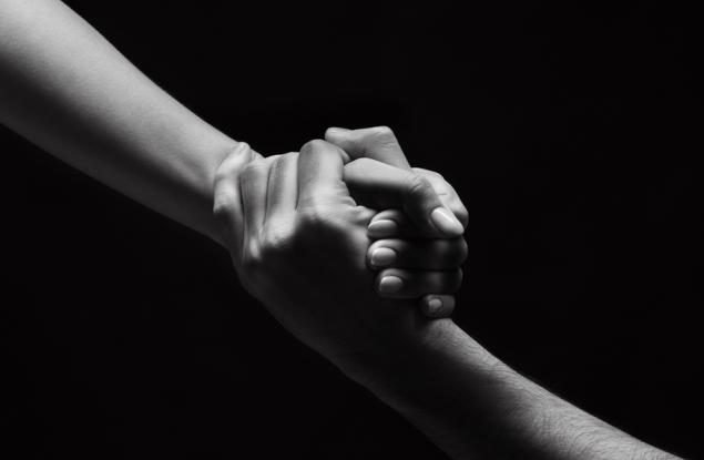 3 подсъзнателни трика в общуването, които карат хората да ви се доверяват мигновено