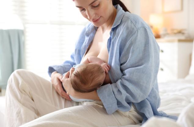 Бебето заспива само ако го кърмите 