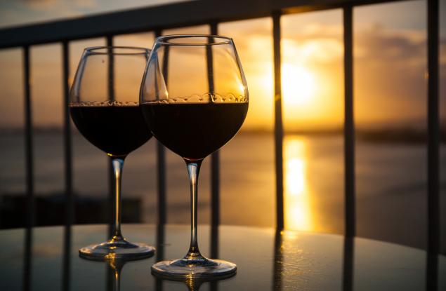 Ето защо изкушението да пием алкохол е най-силно вечер