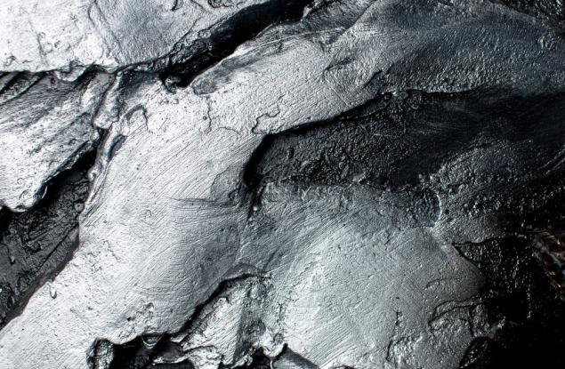 Учени наблюдаваха как пукнато парче метал се самовъзстановява