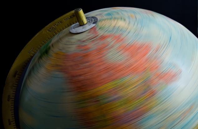 Колко по-различна щеше да е Земята, ако се въртеше в другата посока?