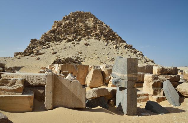 Археолози откриха неизвестни досега помещения в пирамидата на древноегипетския фараон Сахура в Абу Сир