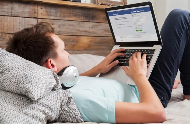 Виц: Общото между Facebook и комунизма