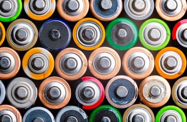 Учени създадоха технология за производство на акумулаторни батерии от медицински отпадъци