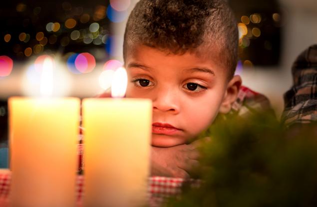 Коледни мечти с изоставените деца на България