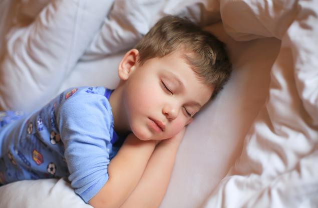 Учени: Не слагайте децата си да спят прекалено рано вечер