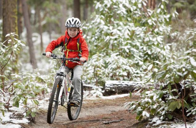 Как да облечем децата, които спортуват на открито